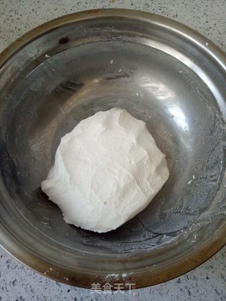 小青蛙糯米豆沙饼的做法步骤：2
