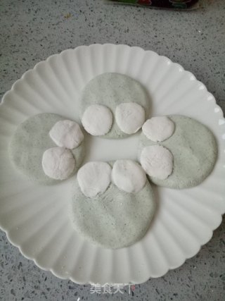 小青蛙糯米豆沙饼的做法步骤：12