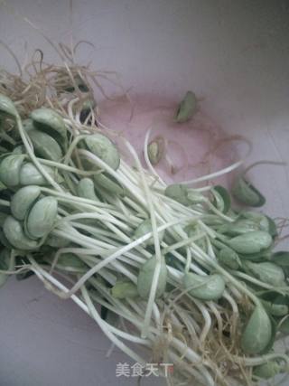 腊肉炒黑豆芽的做法步骤：1