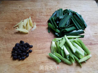 蒜苗回锅肉的做法步骤：3