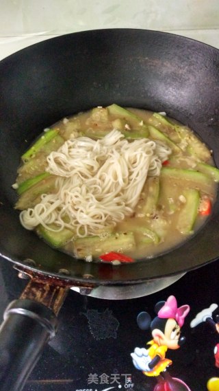 蛋香丝瓜面的做法步骤：6
