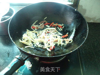 芹菜鱿鱼豆腐丝的做法步骤：3