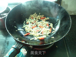 芹菜鱿鱼豆腐丝的做法步骤：4