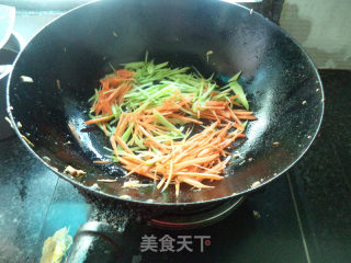 芹菜鱿鱼豆腐丝的做法步骤：8