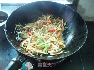 芹菜鱿鱼豆腐丝的做法步骤：10