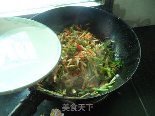 芹菜鱿鱼豆腐丝的做法步骤：13