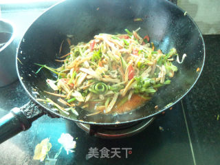 芹菜鱿鱼豆腐丝的做法步骤：14