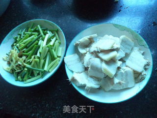 蒜苔炒五花肉的做法步骤：1