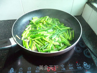蒜苔炒五花肉的做法步骤：6