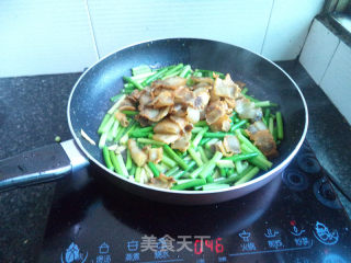 蒜苔炒五花肉的做法步骤：7