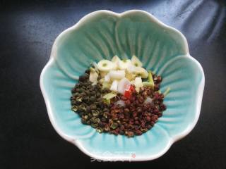 土豆炖木耳的做法步骤：3