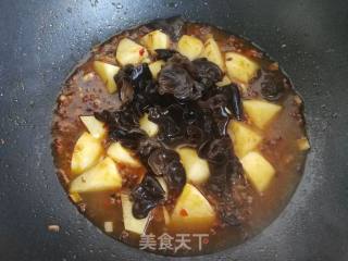 土豆炖木耳的做法步骤：9