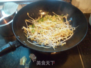 蛋丝豆芽菜炒粉的做法步骤：6