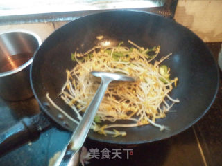 蛋丝豆芽菜炒粉的做法步骤：7