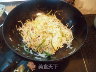 蛋丝豆芽菜炒粉的做法步骤：10