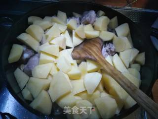 铁锅排骨炖土豆的做法步骤：5