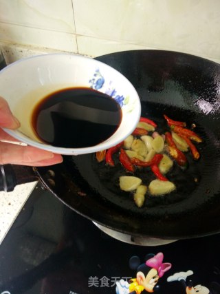 木耳烧鱼的做法步骤：7