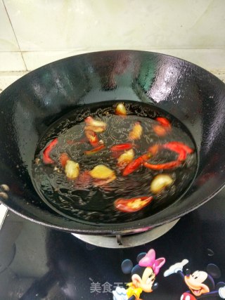 木耳烧鱼的做法步骤：9
