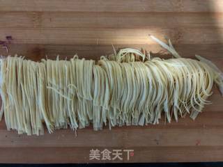 凉拌豆腐丝的做法步骤：1