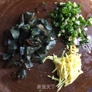 皮蛋瘦肉粥的做法步骤：4