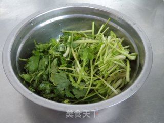 香菜拌金针菇的做法步骤：4
