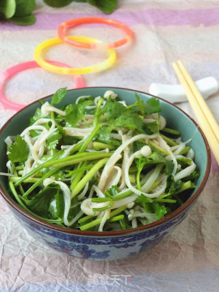 香菜拌金针菇的做法步骤：8