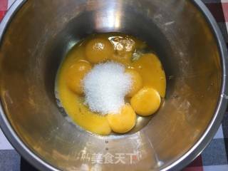 红丝绒戚风流心蛋糕的做法步骤：2
