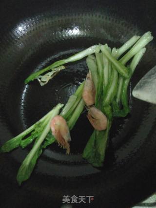 北极虾小白菜面条的做法步骤：4