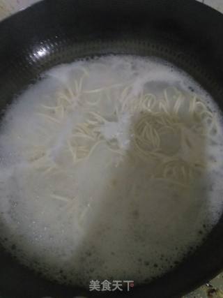 北极虾小白菜面条的做法步骤：5