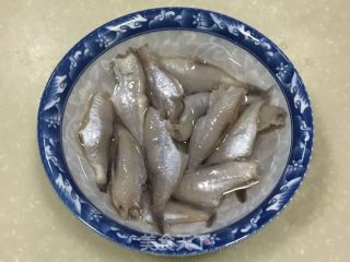 香酥扒皮鱼的做法步骤：2