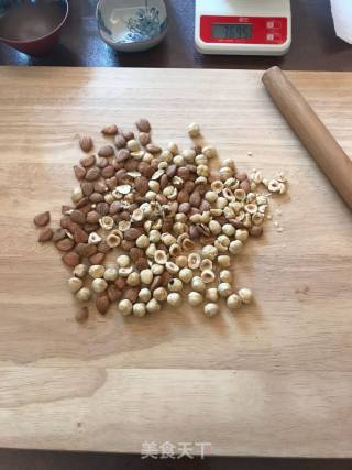 坚果巧克力面包的做法步骤：1