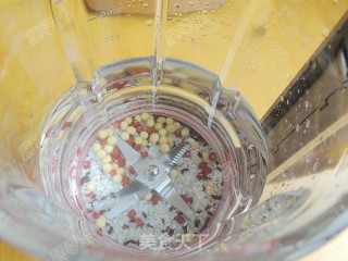 红豆米润豆浆的做法步骤：4