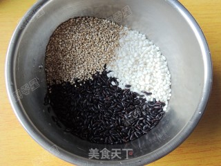 藜麦黑米粥的做法步骤：2