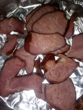 腊肉炒柿子椒的做法步骤：2