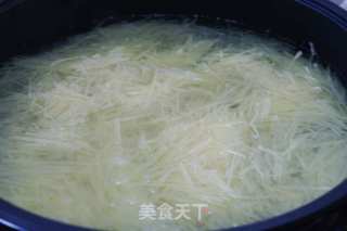炝拌土豆丝的做法步骤：5