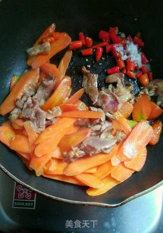 胡萝卜炒肉的做法步骤：4
