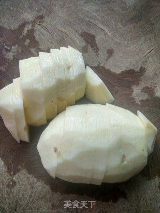 土豆蒸米粉肉的做法步骤：2