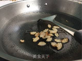 家常菜青椒炒肉的做法步骤：4
