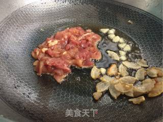家常菜青椒炒肉的做法步骤：5