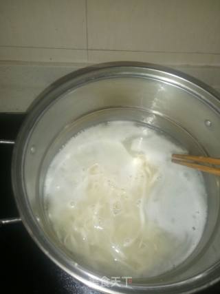 彩蔬炒面的做法步骤：2