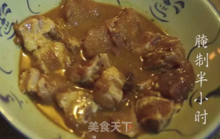 潮音潮人：芥兰炒排骨的做法步骤：1