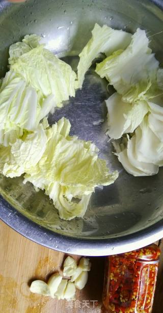 剁椒炒白菜的做法步骤：1
