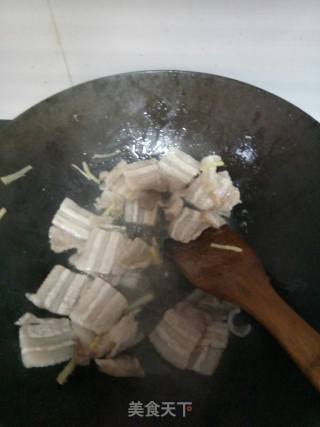 五花肉炖芸豆土豆的做法步骤：3