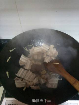 五花肉炖芸豆土豆的做法步骤：4