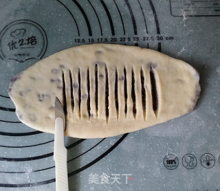 豆沙花面包的做法步骤：11