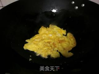 芹菜胡萝卜炒鸡蛋的做法步骤：2