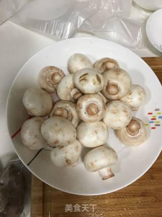 麻辣海鲜锅的做法步骤：1