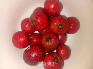 传统冰糖葫芦的做法步骤：1