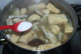 菌菇彩蔬丸子汤的做法步骤：7