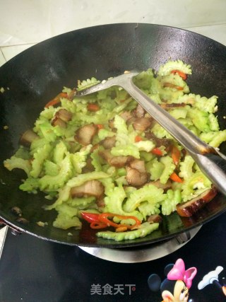 苦瓜炒腊肉的做法步骤：6